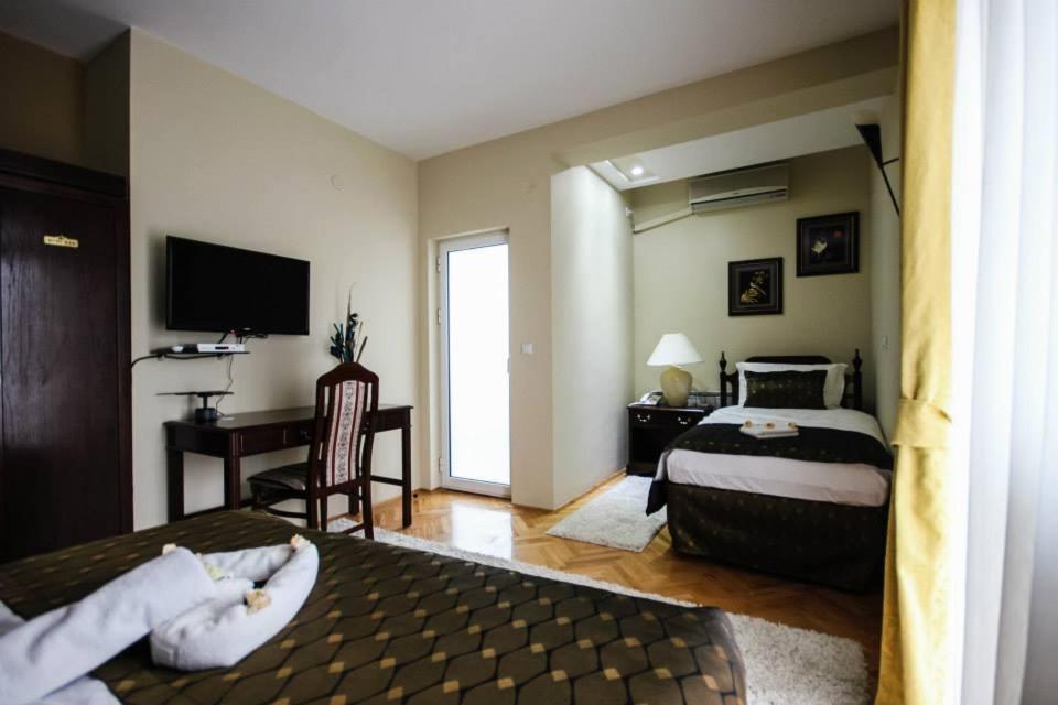 Hotel Villa Alexander Skopje Ngoại thất bức ảnh