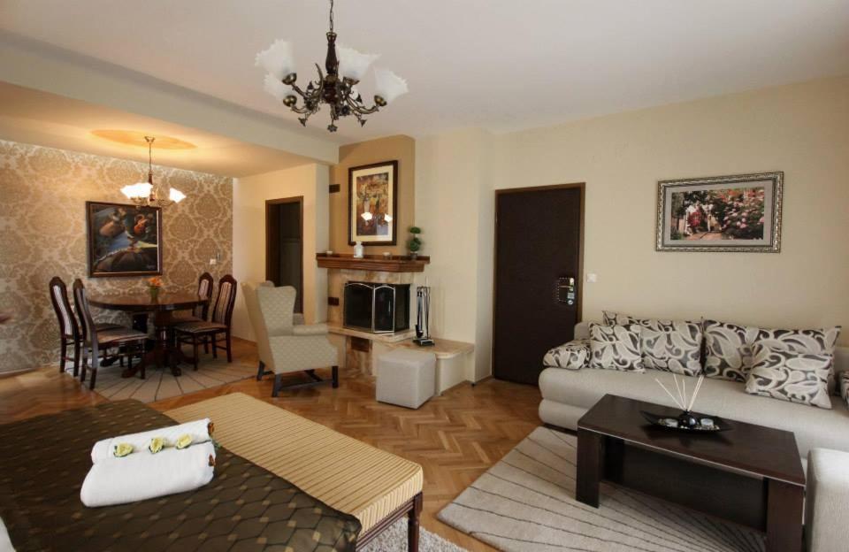 Hotel Villa Alexander Skopje Ngoại thất bức ảnh